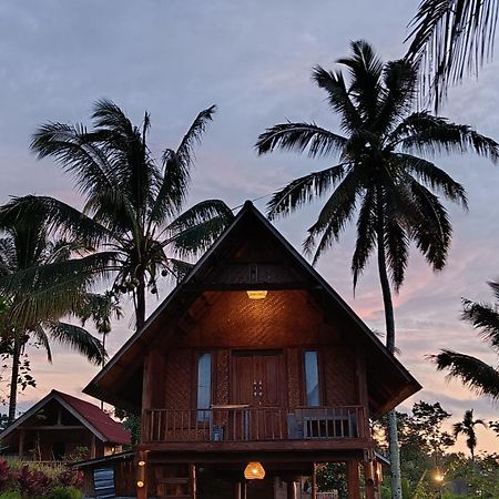 Dewi Rinjani Homestay เตเตบาตู ภายนอก รูปภาพ