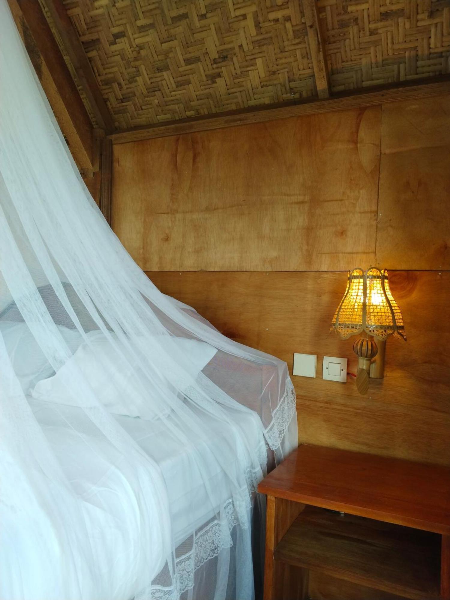 Dewi Rinjani Homestay เตเตบาตู ภายนอก รูปภาพ