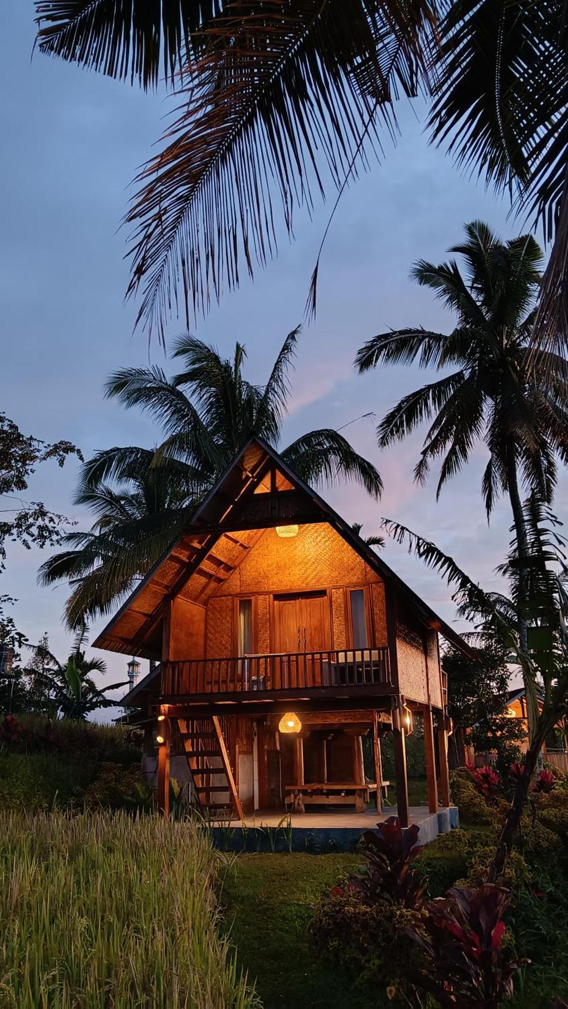 Dewi Rinjani Homestay เตเตบาตู ภายนอก รูปภาพ